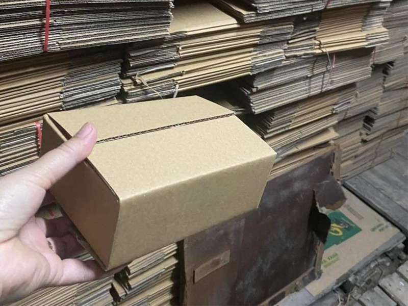 Muốn mua hộp carton sóng hãy liên hệ với Mangpebochang