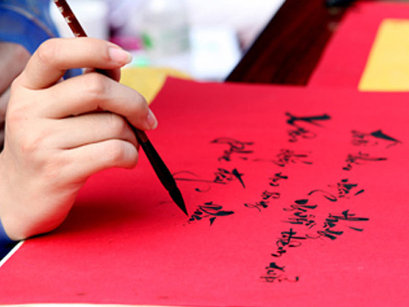 Phong tục xin chữ mang nhiều ý nghĩa cầu may, thịnh vượng, bình an, hạnh phúc trong năm mới.