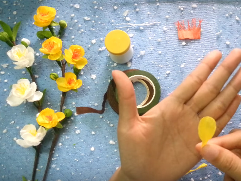 Làm hoa mai chỉ vài thao tác đơn giản