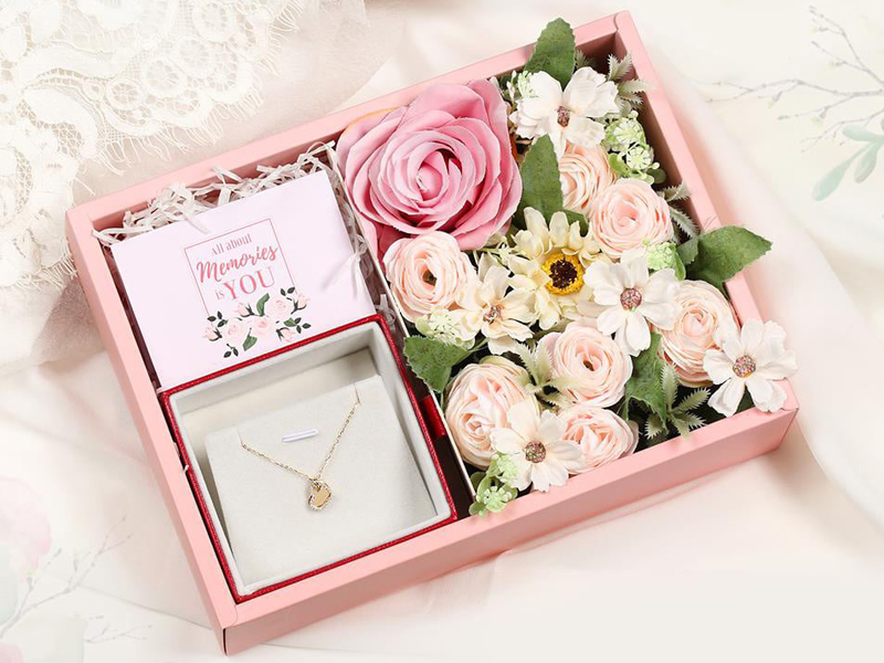 Gợi ý quà tặng cho ngày 8-3