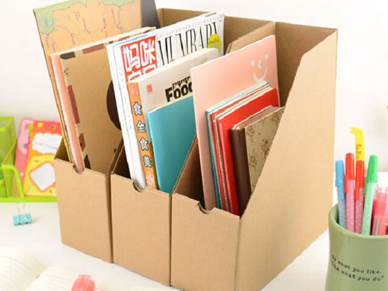 Tự làm kệ sách bằng giấy carton giúp trang trí không gian học tập thêm đẹp