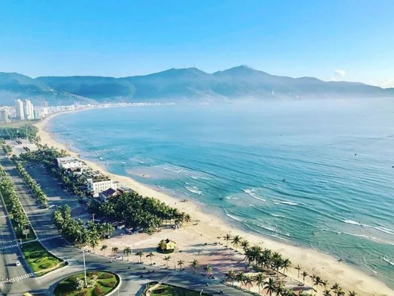 Bãi biển Mỹ Khê chính là địa điểm chơi Trung thu tại Đà Nẵng lý tưởng