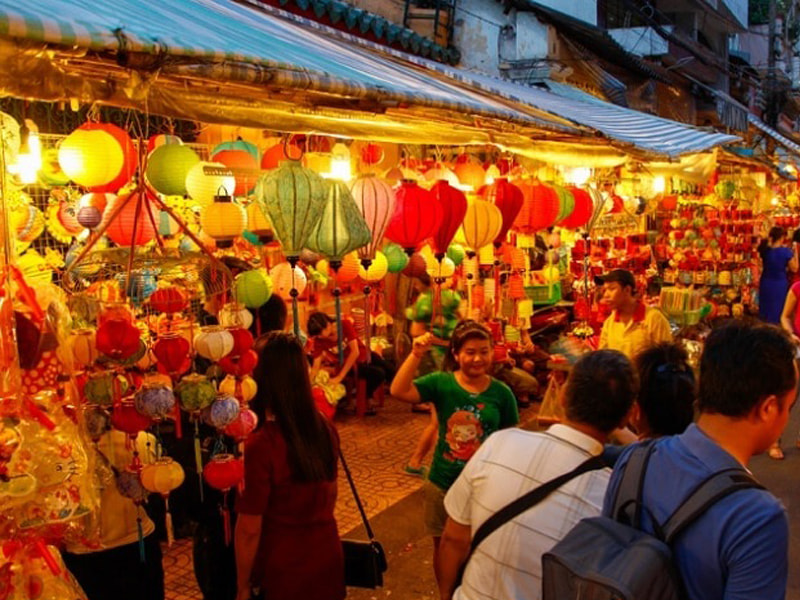 Chợ Lớn là địa điểm đi chơi tết Trung thu ở Sài Gòn lý tưởng để bạn cảm nhận đúng lễ Trung thu truyền thống