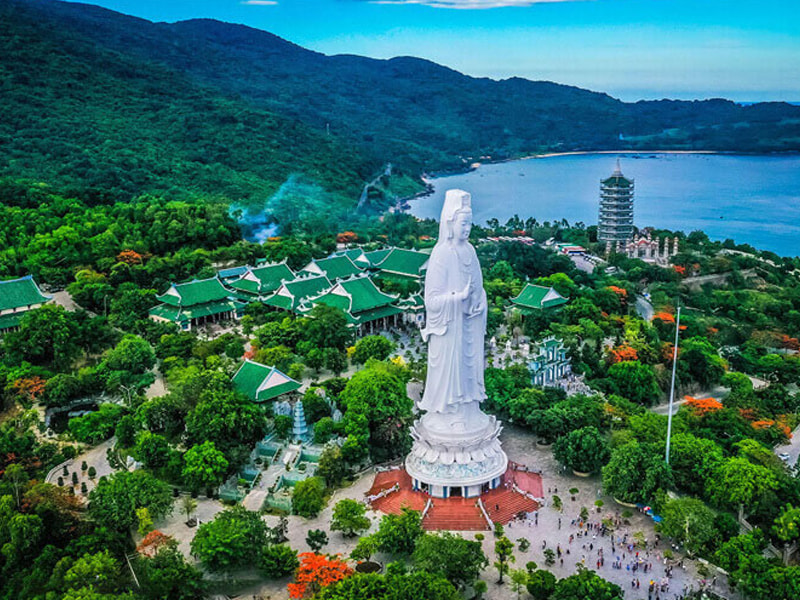 Chùa Linh Ứng là một trong những địa điểm chơi Trung thu ở Đà Nẵng độc đáo