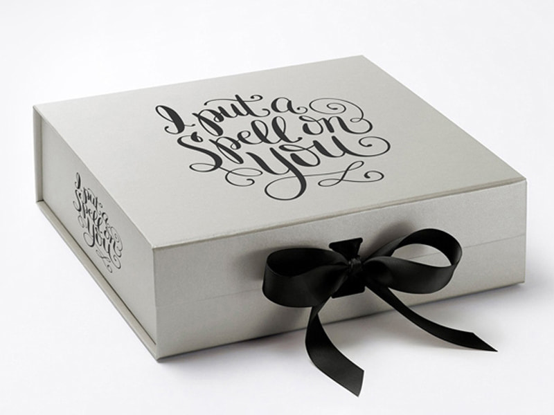 Một trong những xu hướng nổi bật khi in hộp tặng quà là sử dụng các chất liệu cao cấp