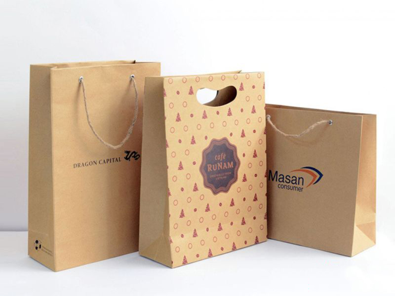 Túi giấy đựng quà tặng sản xuất theo yêu cầu cho phép doanh nghiệp tạo ra những thiết kế độc đáo