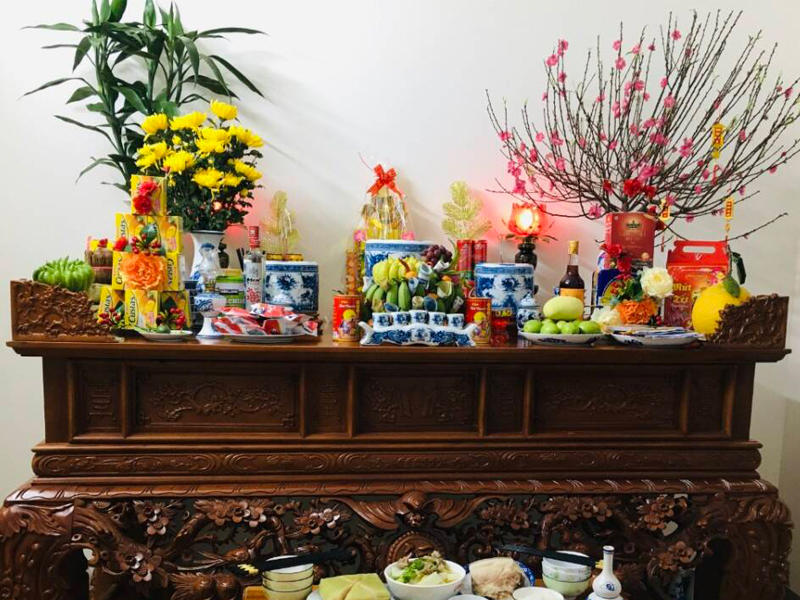 Ngày Tết Nguyên Đán và tất tần tật những điều bạn cần biết 12 Mâm cỗ cúng và hoa đào, hoa cúc ngày Tết