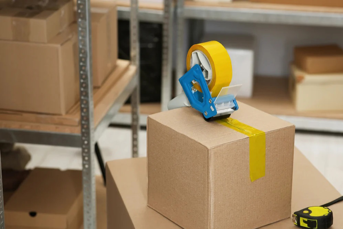 Bí kíp dán băng dính “chuẩn chỉnh” và cách tẩy vết dán băng dính trên bề mặt