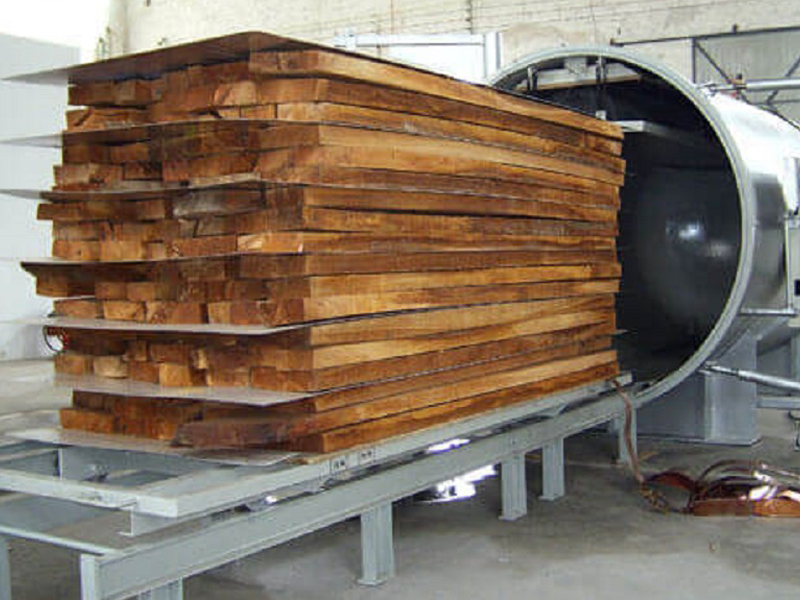Gỗ được sấy khô, khử trùng trước khi làm kệ kê hàng pallet