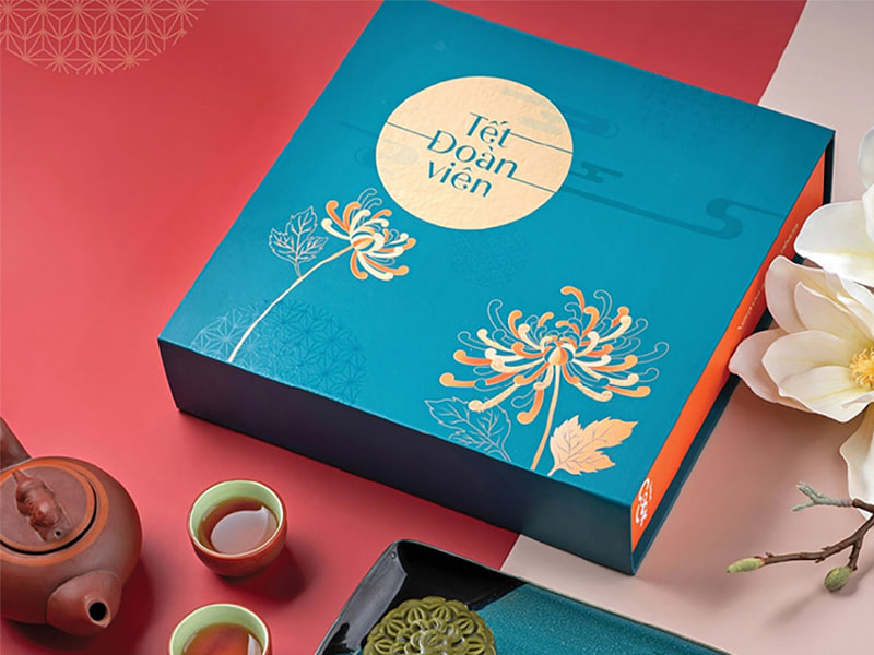 Hộp bánh được thiết kế logo riêng sẽ giúp khách hàng dễ dàng nhận biết và ghi nhớ thương hiệu