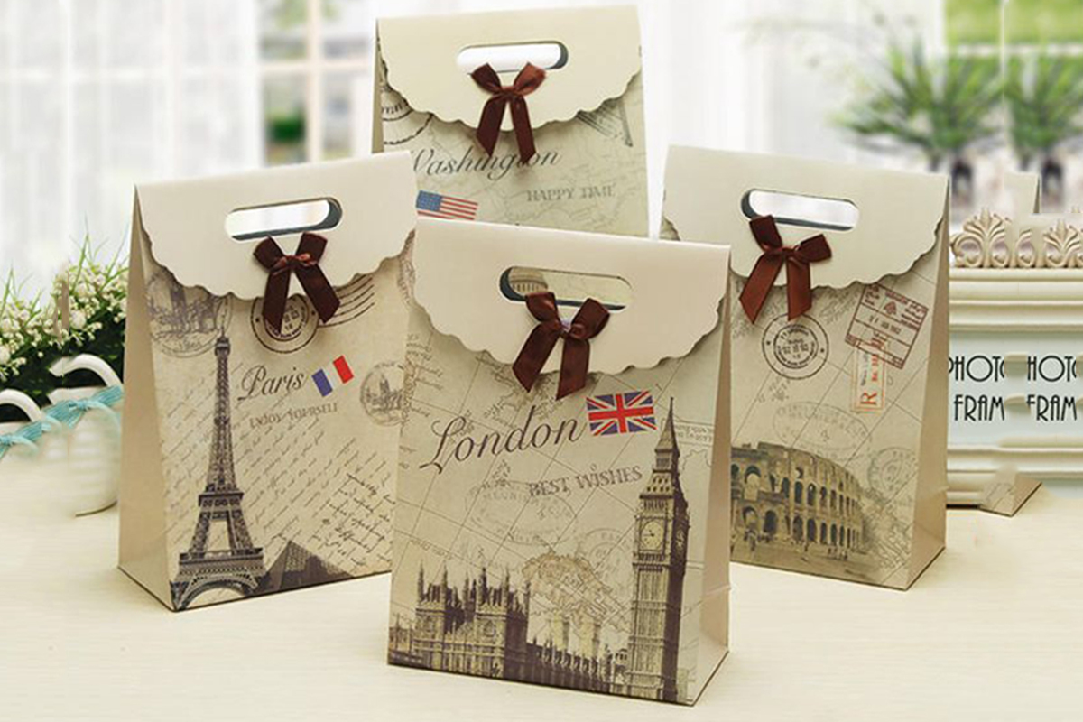 Vì sao doanh nghiệp nên in túi giấy tặng quà theo thiết kế riêng