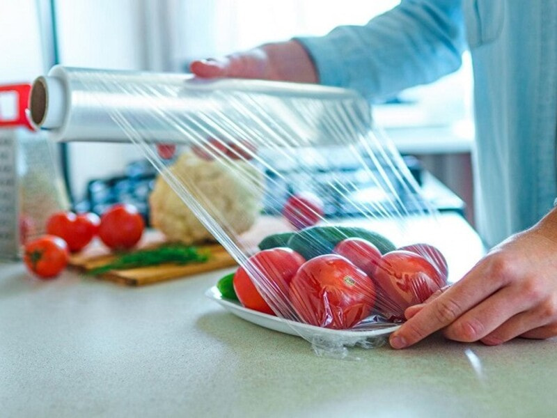 Màng bọc thực phẩm PE là gì? Tại sao nên chọn nó?